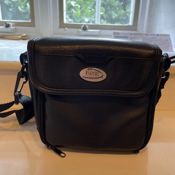 LEATHER CASE FOR CAMERA - Picture 2 of 6